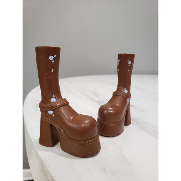 Bratz 2001 First Edition Yasmin Pair of Doll Shoes Brown Boho Platform Boots Mod - Picture 1 of 5